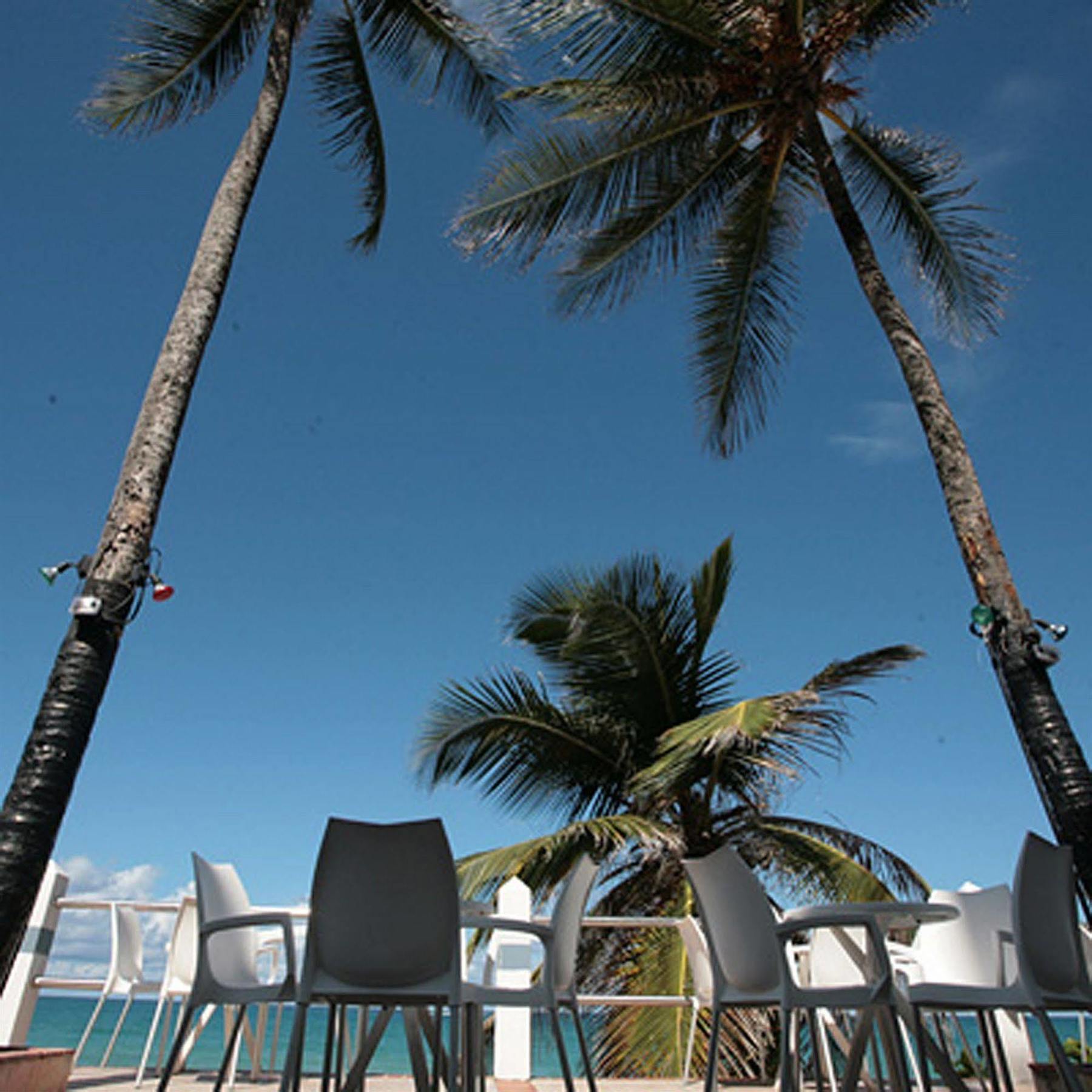 The Tryst Beachfront Hotel San Juan Restoran foto